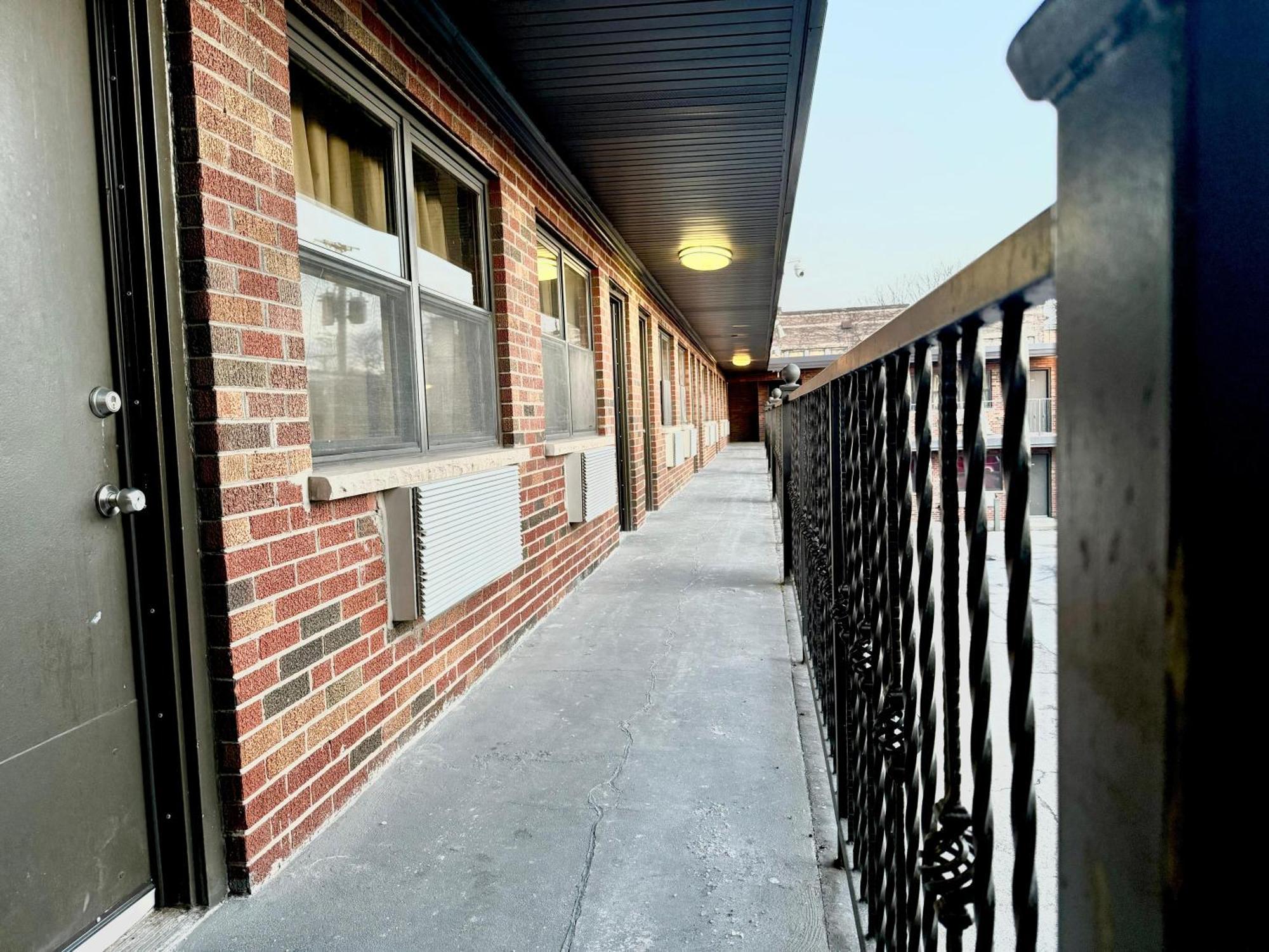 Admiral Motel By Oyo Chicago I-94 ภายนอก รูปภาพ